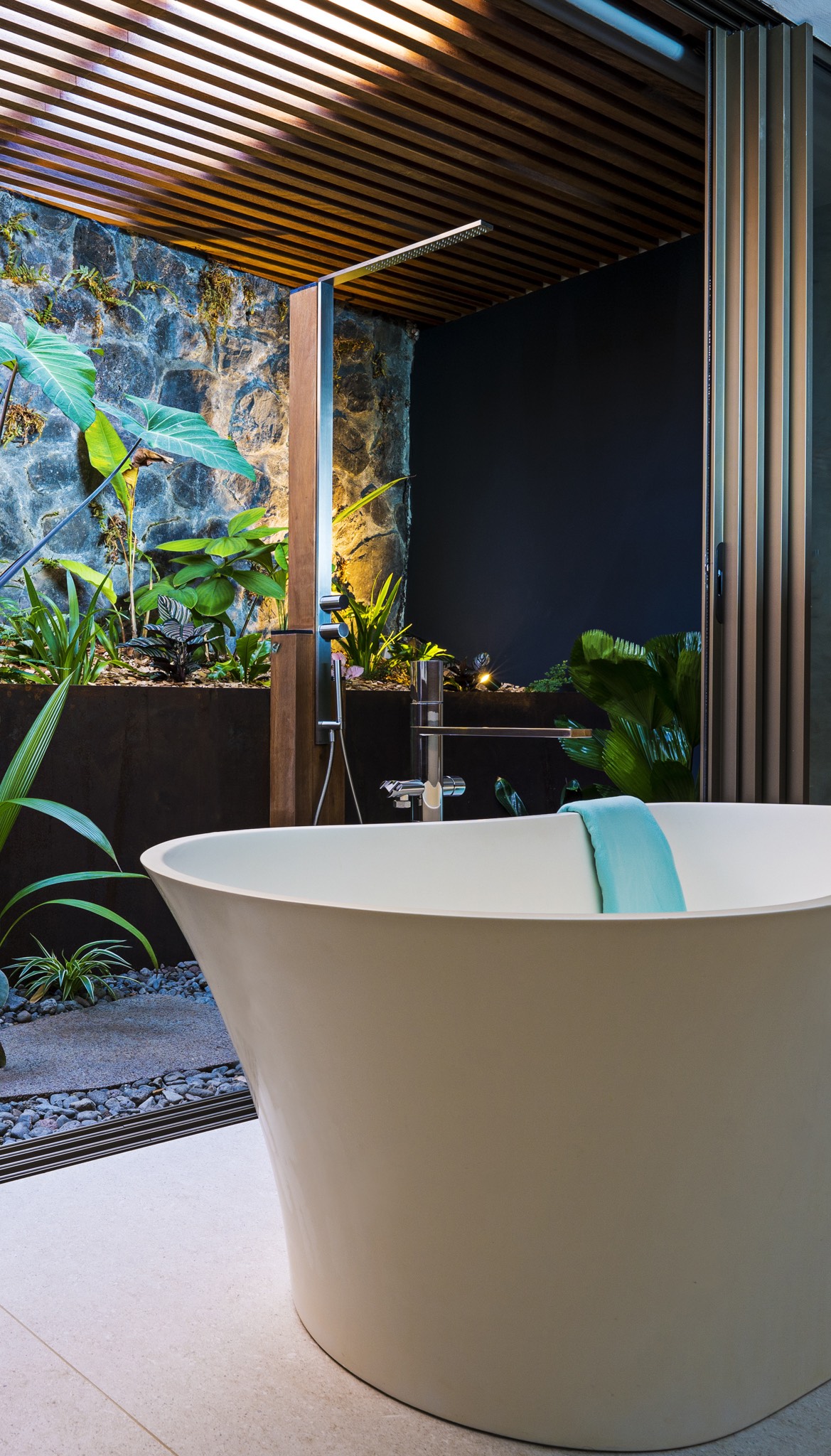 Salle de bain de la suite romantique à la reunion